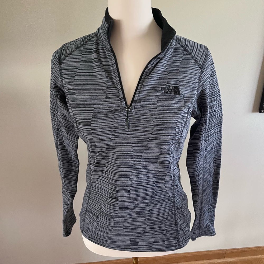 The North Face Women’s blue with gray Pull Over, Quarter Zip, Small